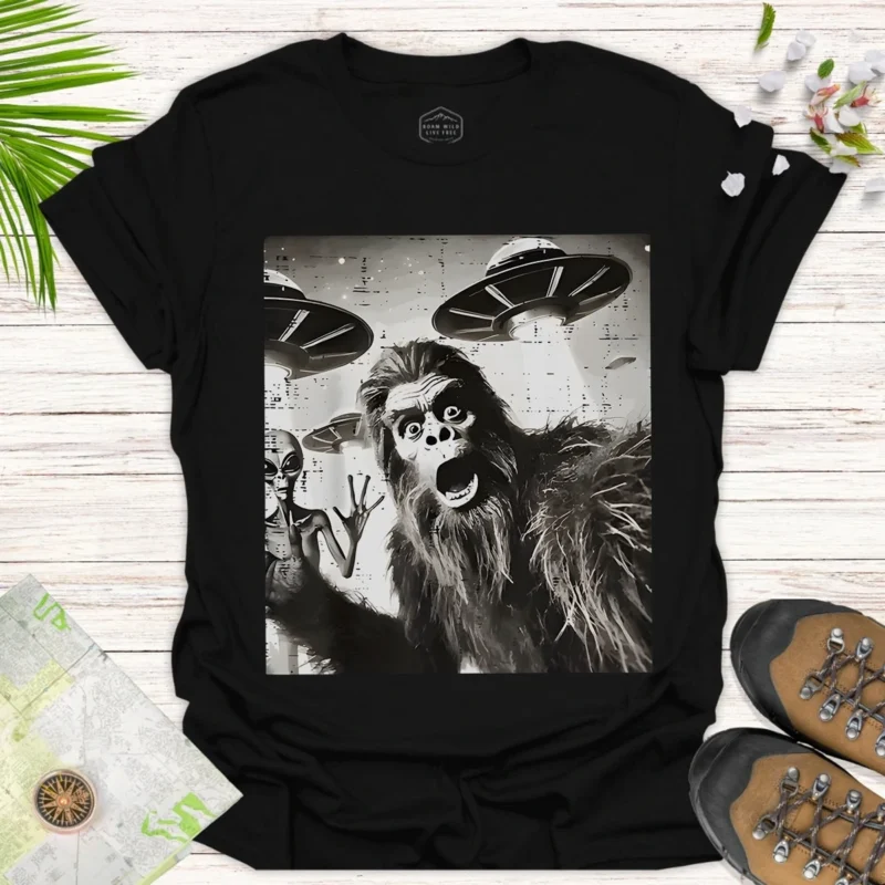 Vintage Bigfoot UFO T-Shirt Retro Alien Encounter